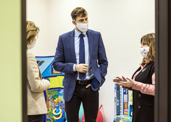 ჩეხეთის კარიტასმა ჩვილ ბავშვთა სახლს საჭიროებებზე მორგებული ავეჯი გადასცა