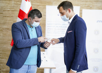 To Better Respond to Pandemic, CCR Delivers Pulse Oximeters to ESCUAC 