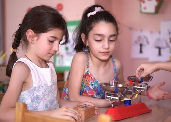 Elene and Anastasia from Georgia solve the conflict during the kindergarten game at the negotiating table: "We are good friends."